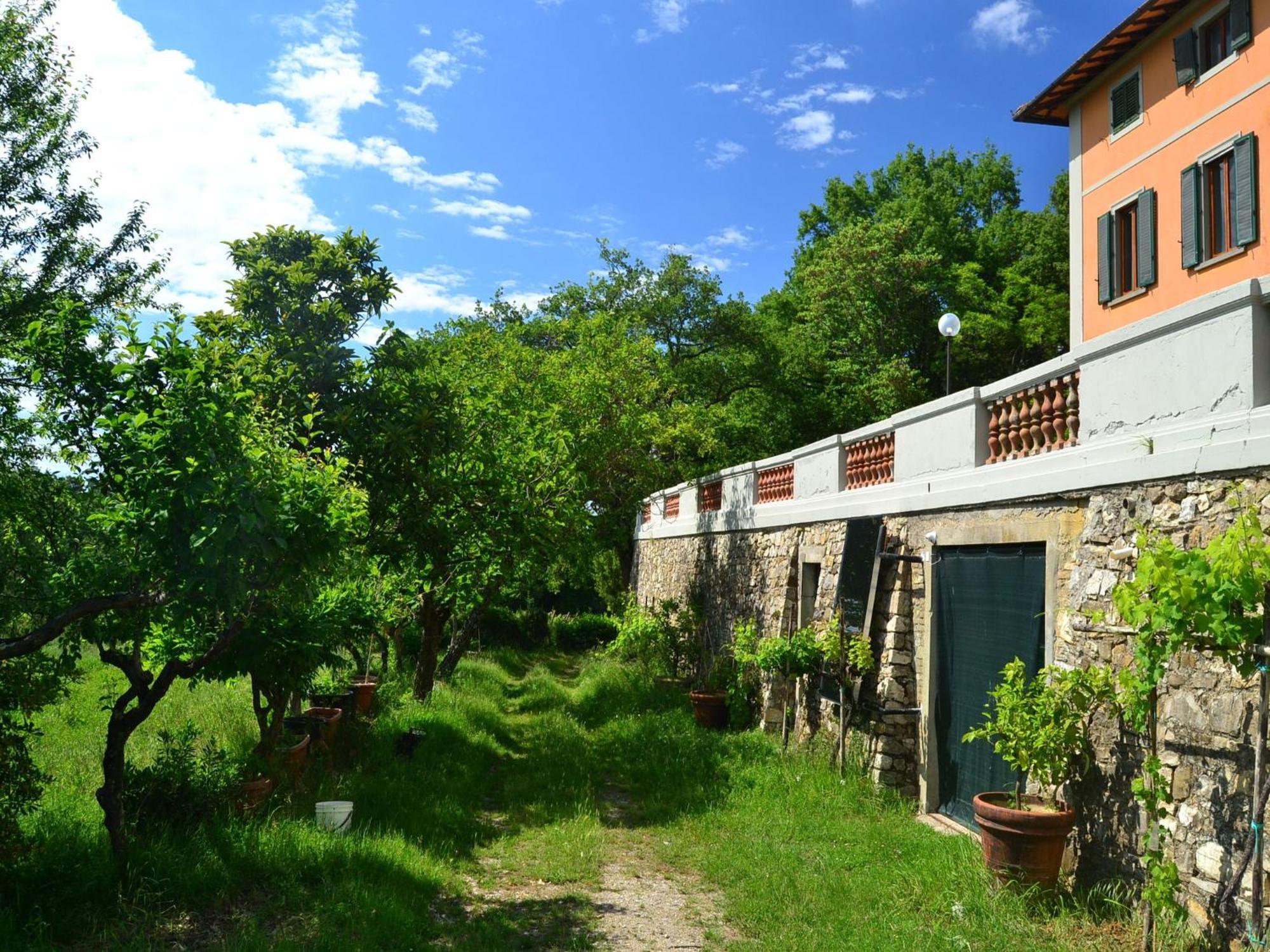 Lovely Holiday Home In Montefiridolfi With Hill View Eksteriør billede